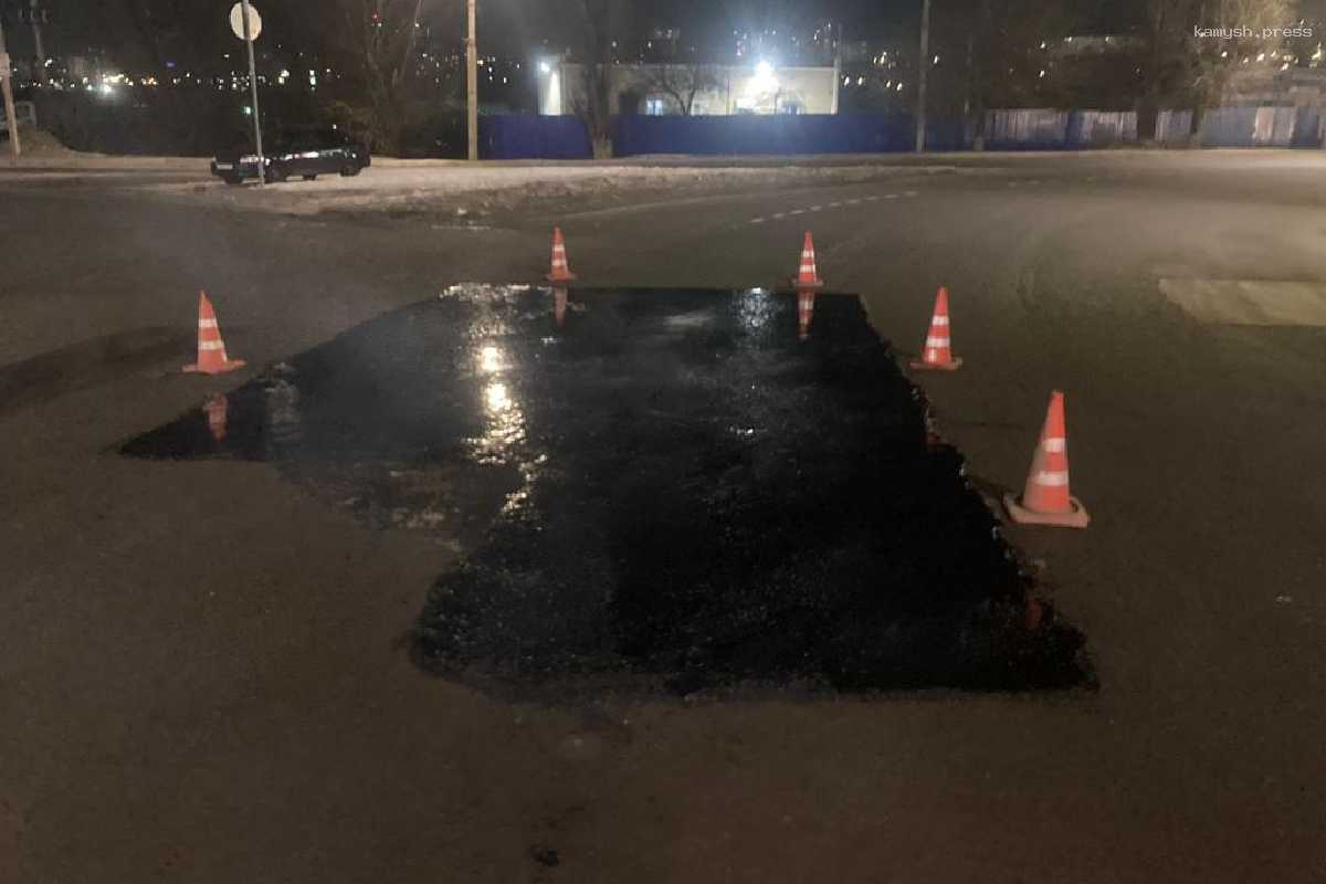 Власти Ростова назвали причины некачественного ямочного ремонта дорог