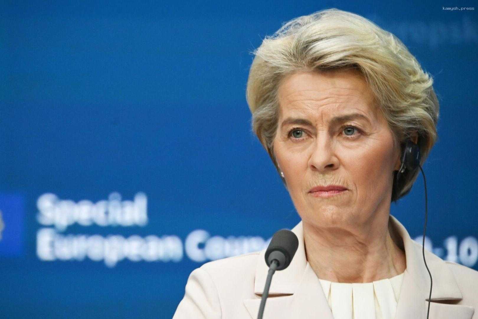 Французский политик набросился на фон дер Ляйен с обвинениями