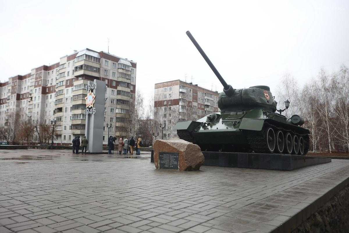 Бульвар Победы в Новосибирске украсят детская площадка в военном стиле и живая изгородь
