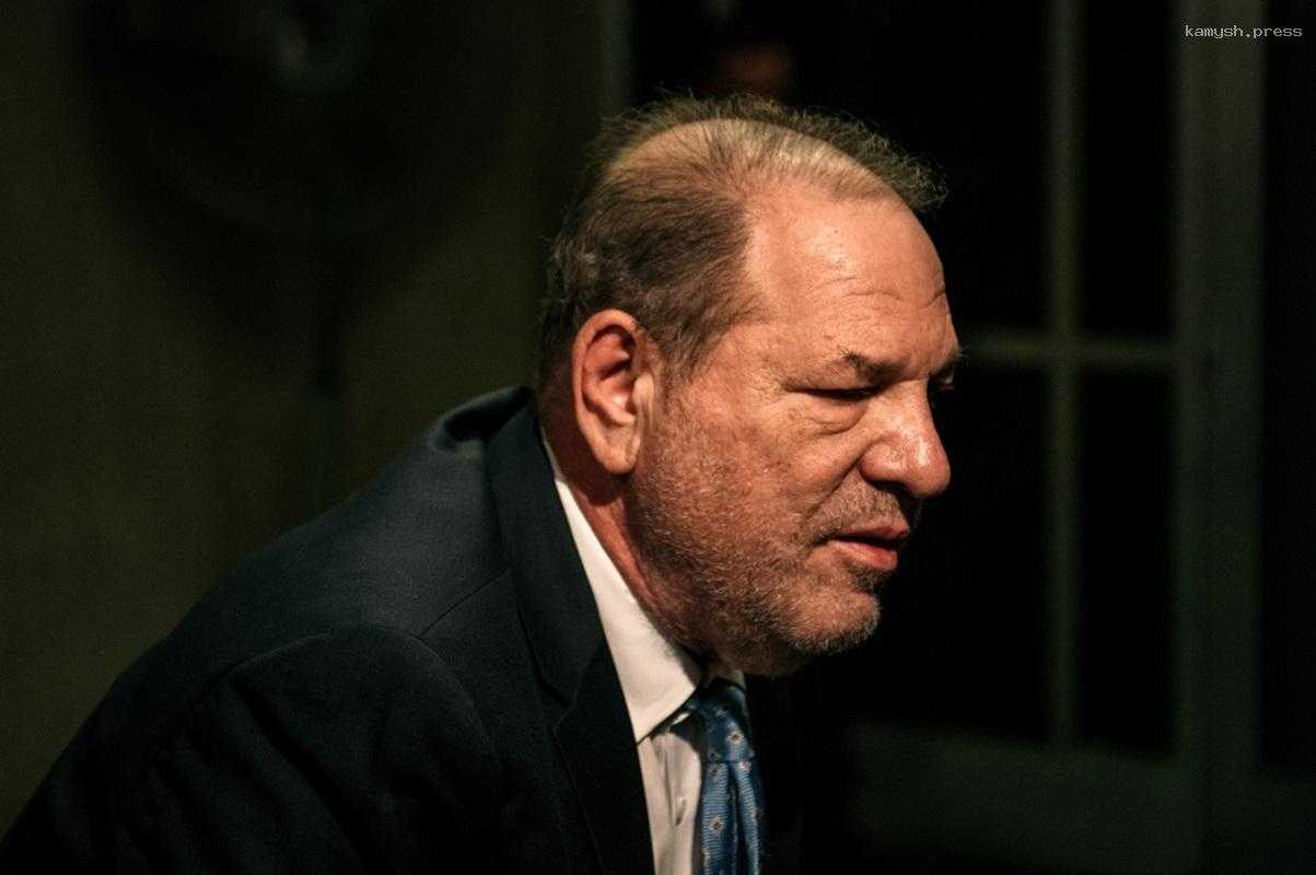 Киномагнат Харви Вайнштейн госпитализирован в тюрьме, его адвокат намекает на тяжелое состояние пациента