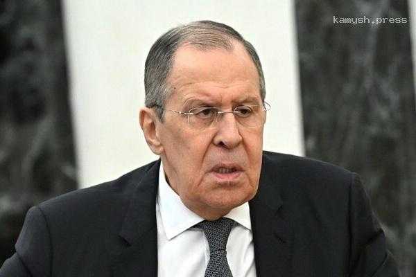 Лавров заявил о желании Макрона «понравиться» США