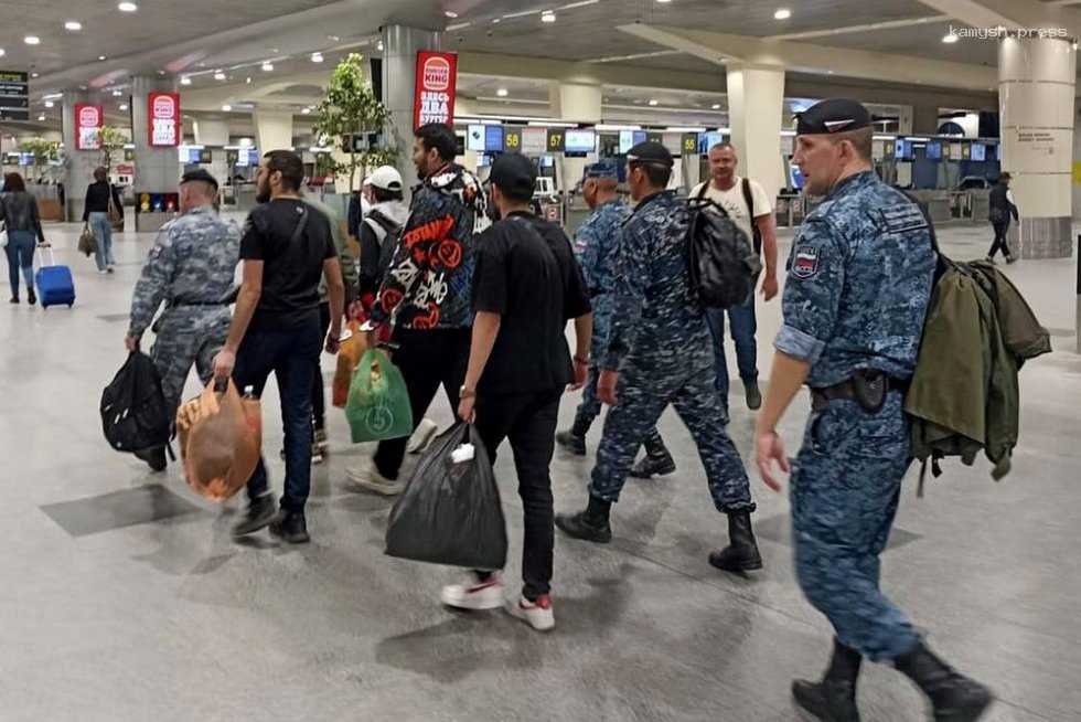 Из Астрахани депортировали пятерых мигрантов, не соблюдавших день траура