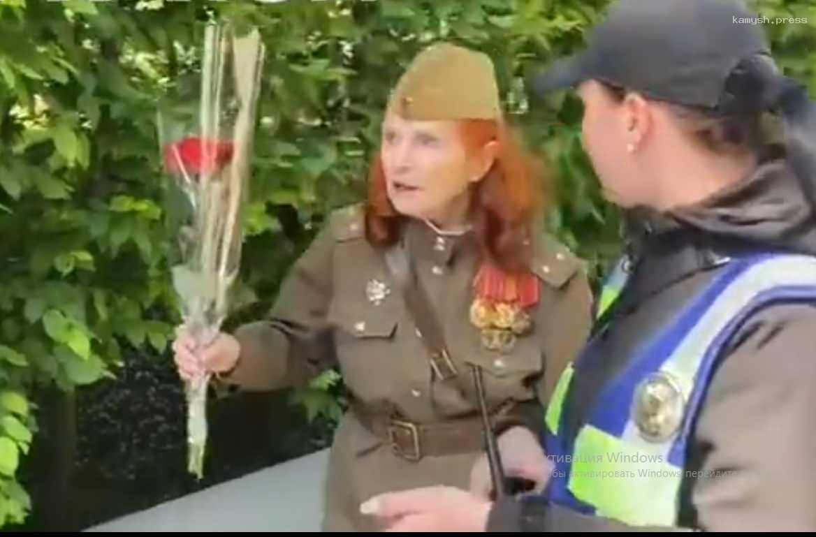В Киеве пенсионерку не пустили к Вечному огню из-за символики СССР