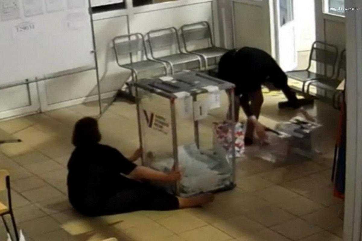 Избирком назвал фейком видео с вбросом бюллетеней с участка №5 Адмиралтейского района