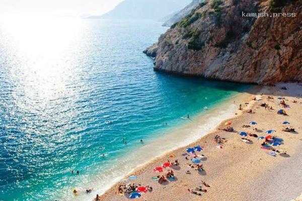 Россиянам рассказали, где можно недорого отдохнуть у моря в апреле