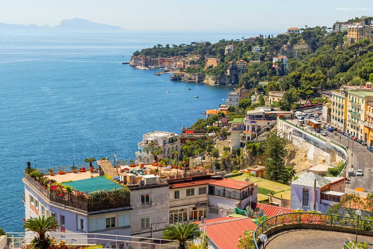 Жители Капри в Италии покидают остров из-за наплыва туристов