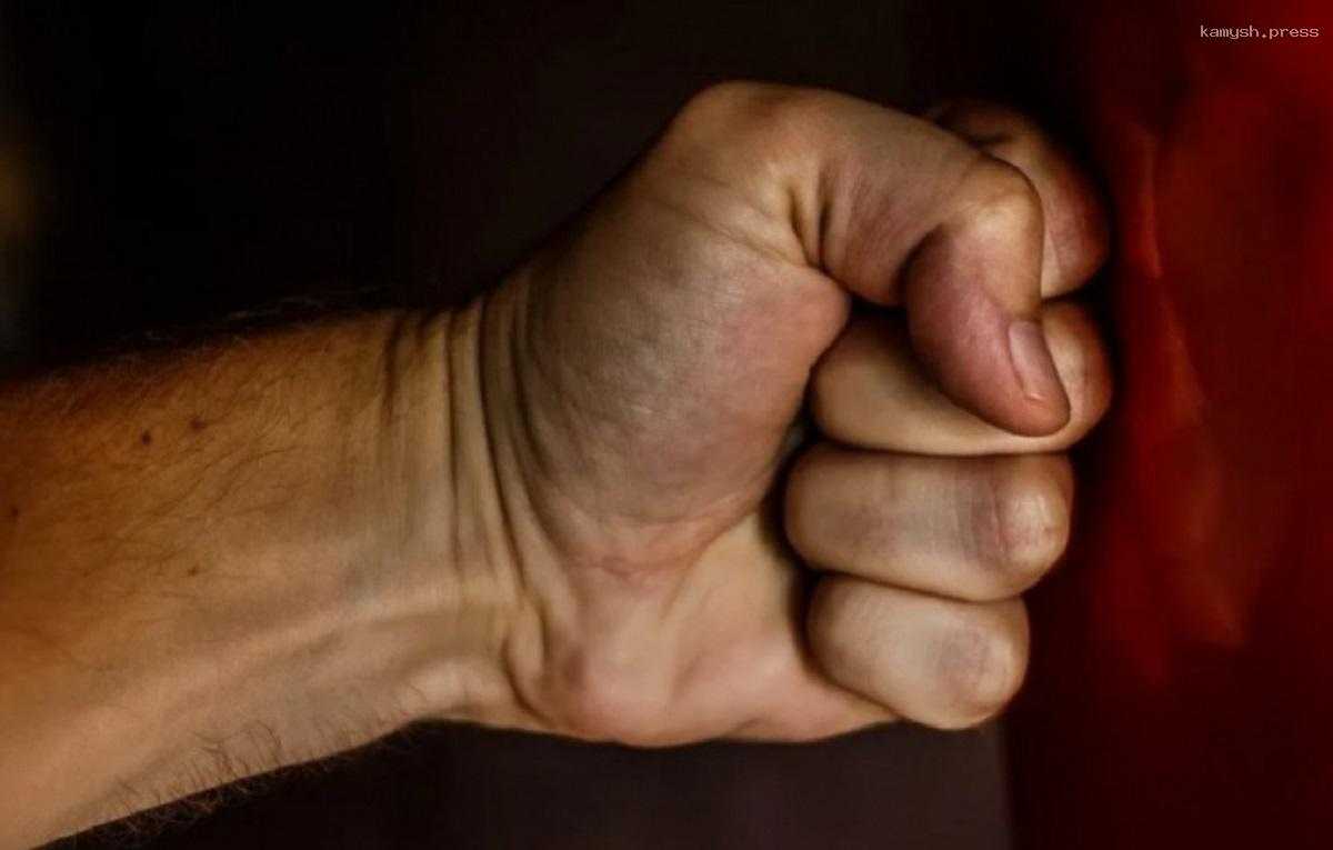 Агрессивный мужчина пытался затеять драку в больнице Мурманска