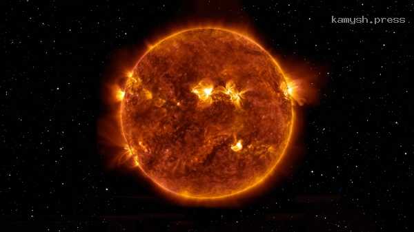 Астрономы зафиксировали высокую активность и мощную вспышку на Солнце