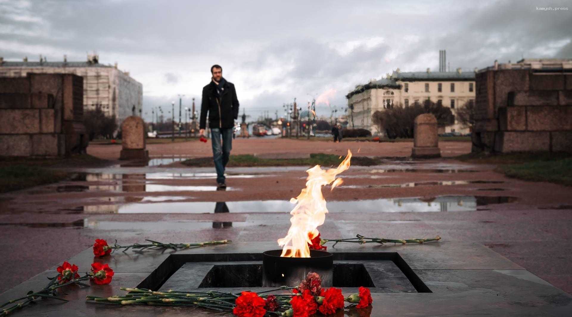 В Петербурге задержана женщина за провокацию у Вечного огня