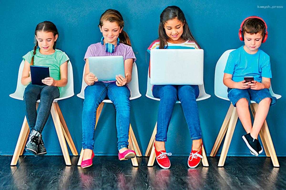 Эксперт рассказал, как обезопасить несовершеннолетних от влияния злоумышленников в социальных сетях