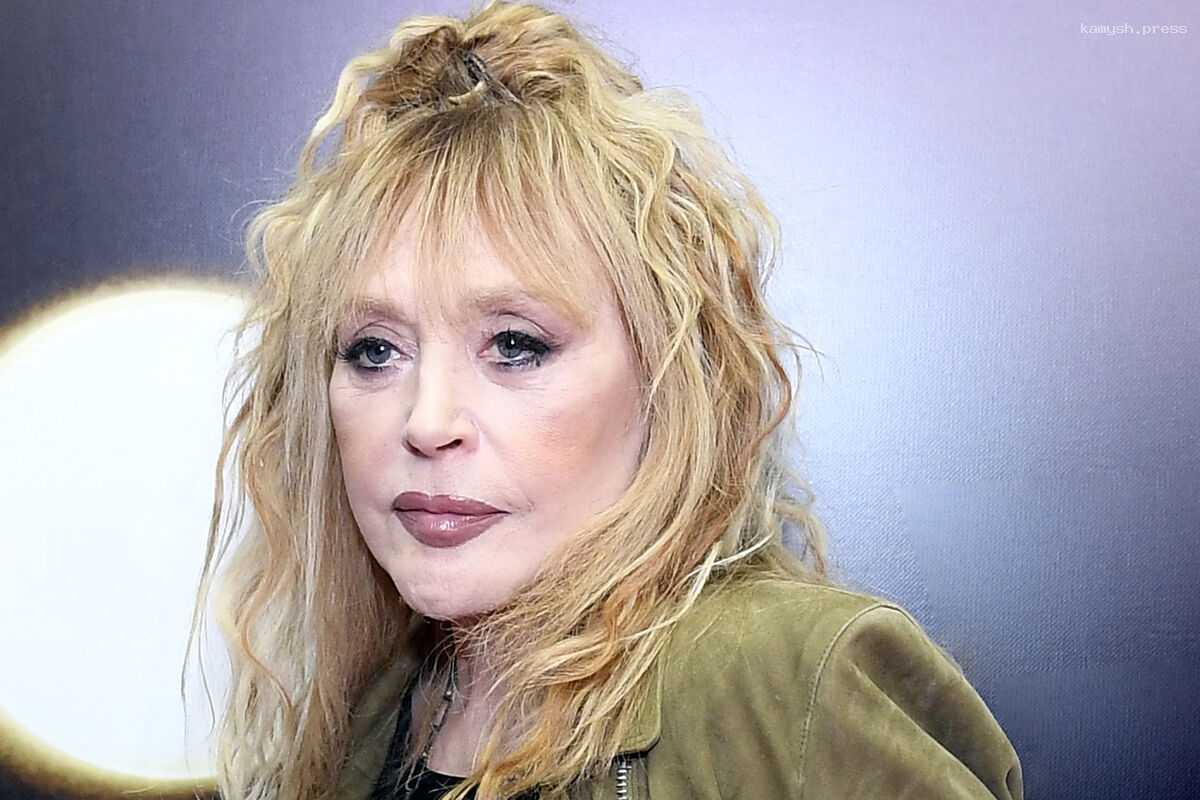 Алла Пугачева, пришедшая на концерт ДДТ на Кипре, напугала местных жителей