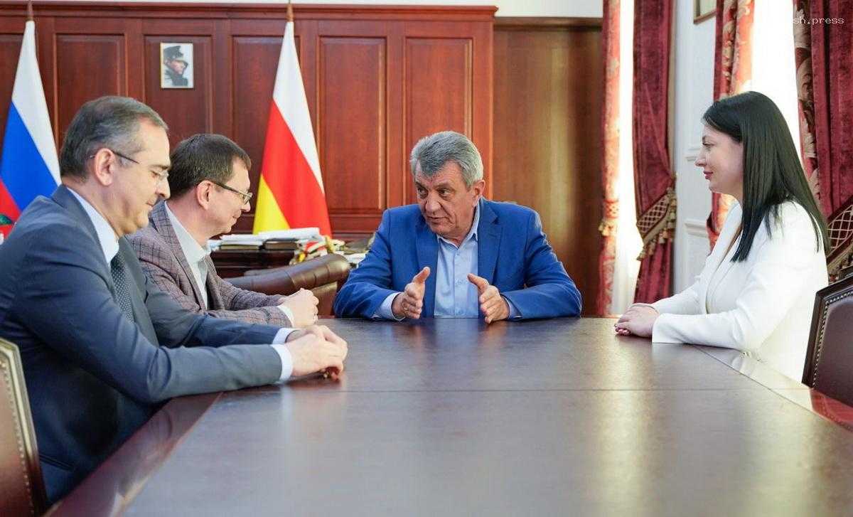 Глава Северной Осетии Сергей Меняйло обсудил с ректором Высшей школы экономики проекты в сфере образования