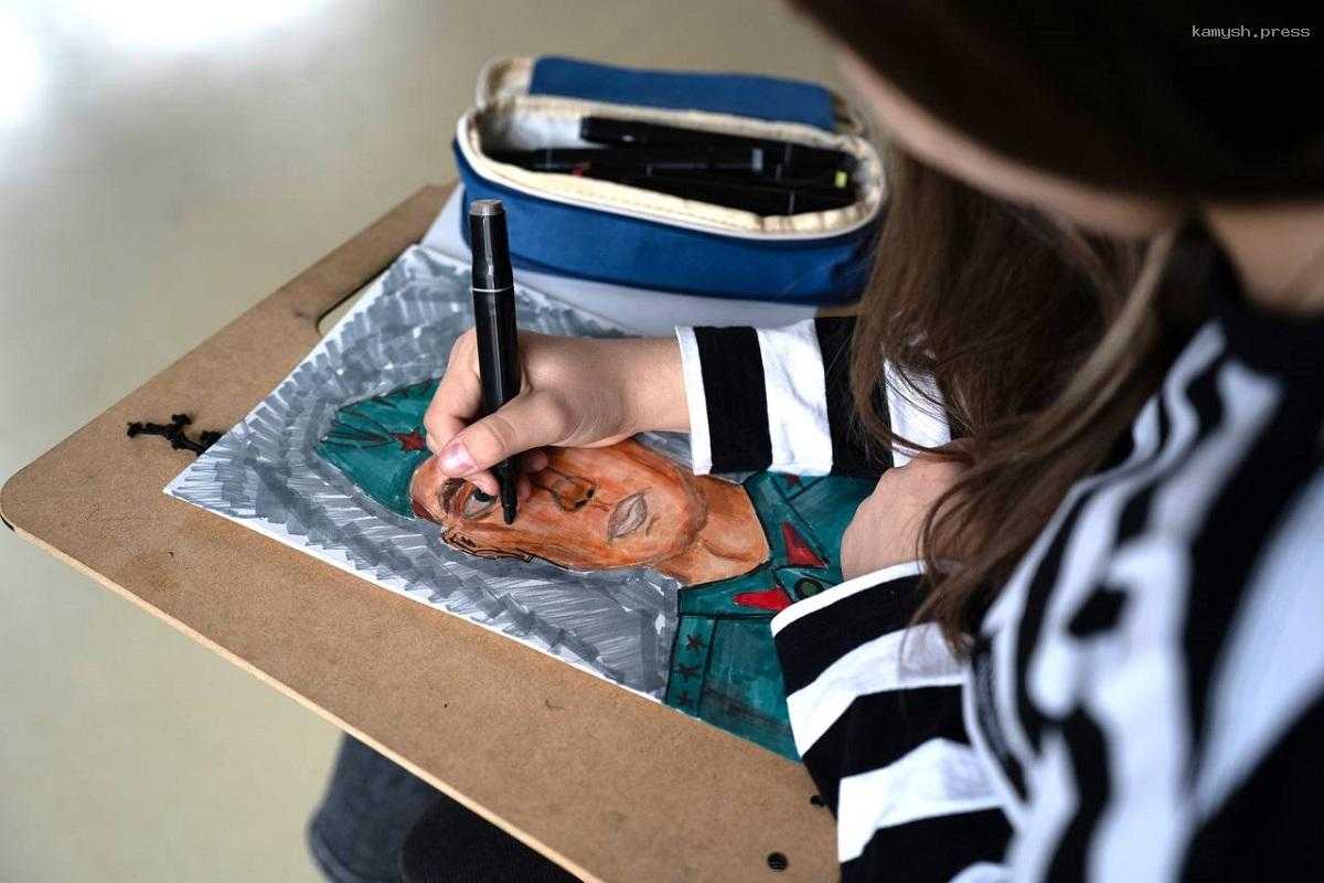 В Вологодской области юные художники приняли участие в творческой акции в честь Дня Победы