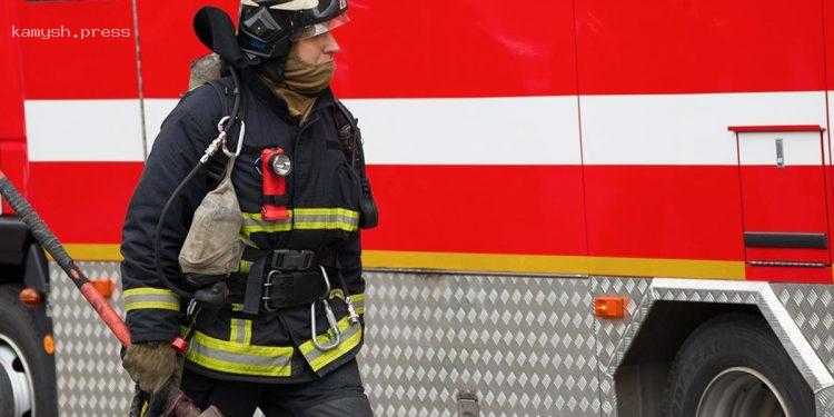 В Подмосковье на территории в/ч ФСБ и завода по производству военного оборудования вспыхнул пожар