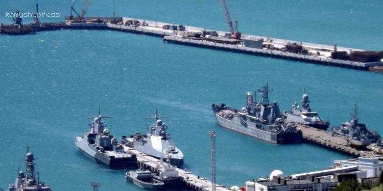 В «АТЕШ» показали, как РФ пытается защитить базу флота в Новороссийске после атаки Украины (фото)