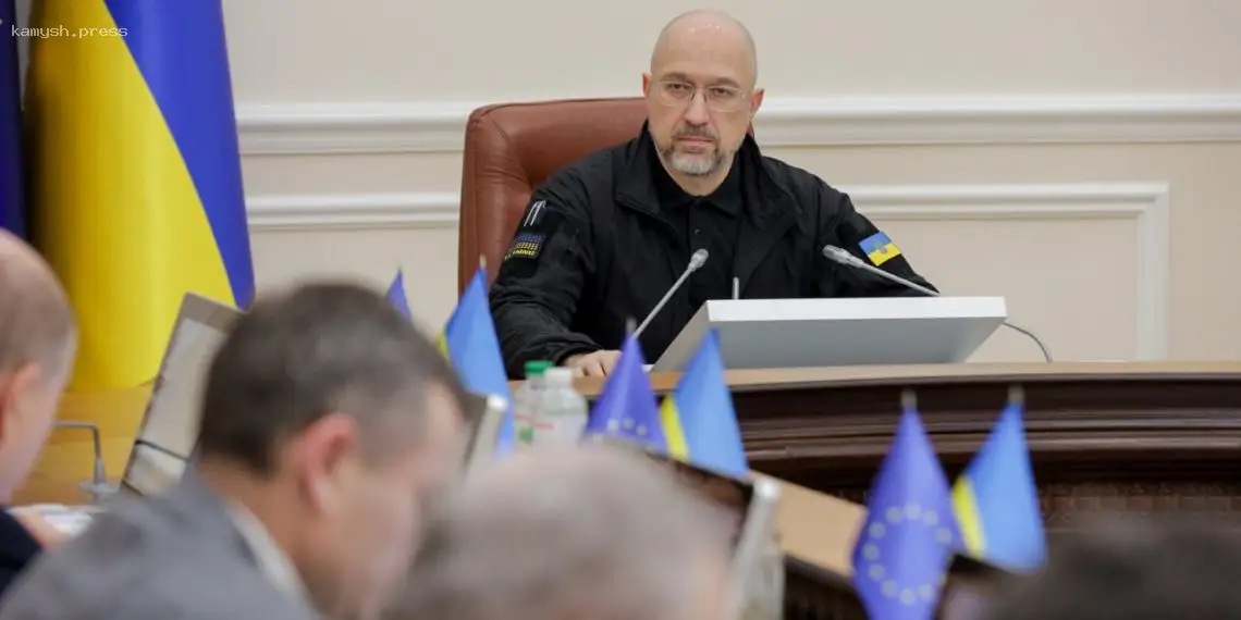 Шмыгаль сообщил, сколько украинцев получили «тысячу Зеленского»