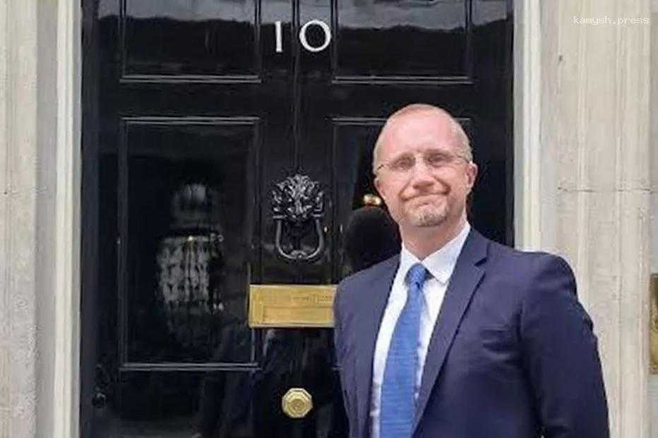 Политик-консерватор в Британии снялся с выборов из-за комментариев о груди жены