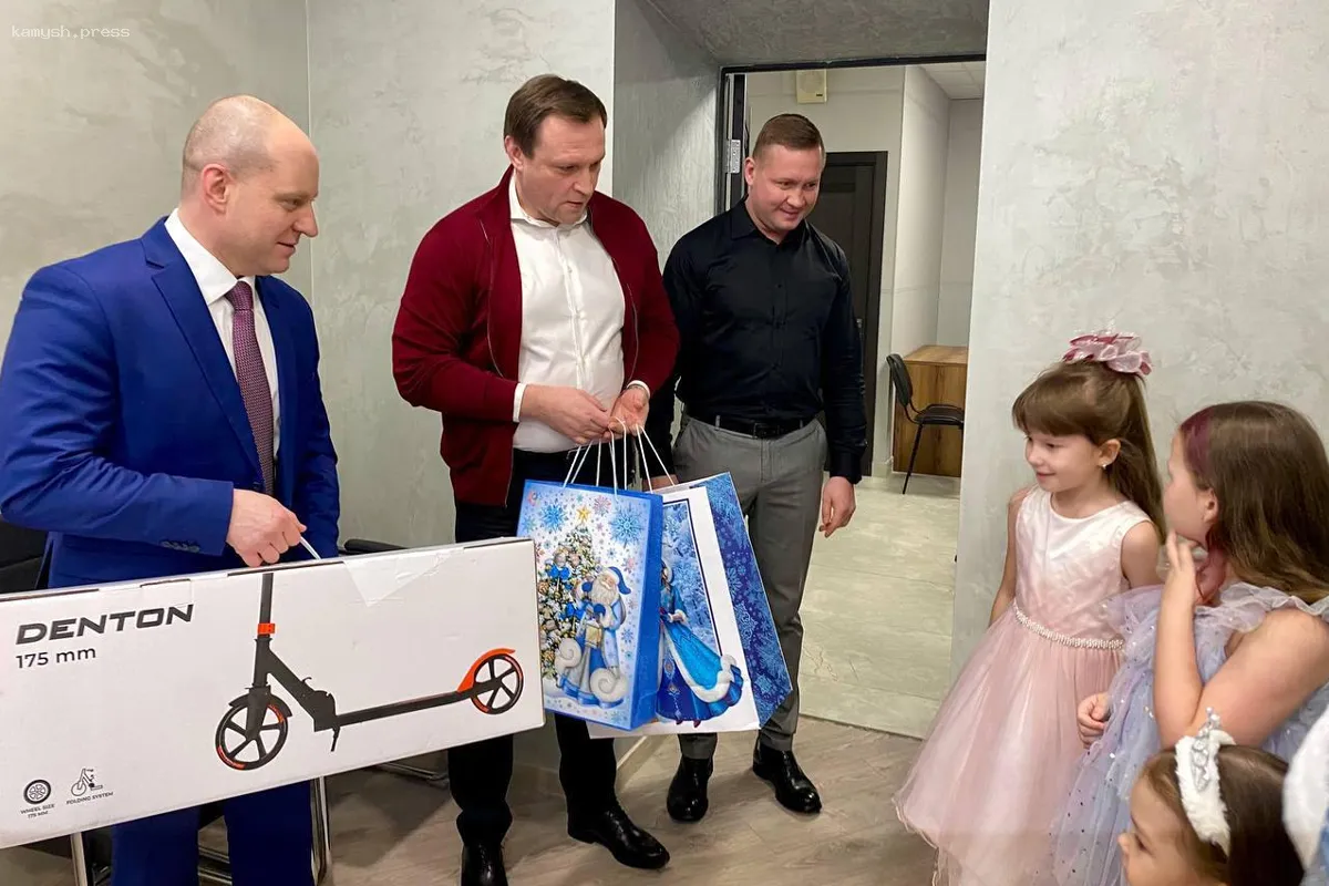 Максим Красноцветов и Сергей Пахомов исполнили желания детей из городского округа Пушкинский .