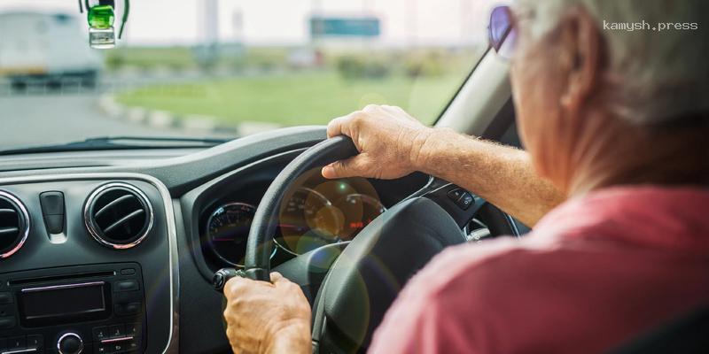 Активисты движения «Ветераны России» призвали к возрастному ограничению права на вождение для пожилых людей