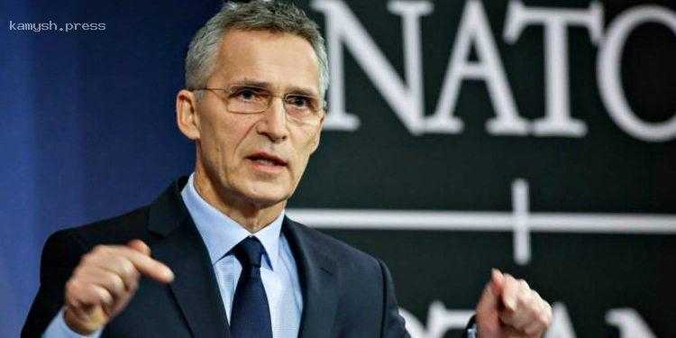 Столтенберг обвинил Китай в поставках помощи России для разжигания войны в Украине