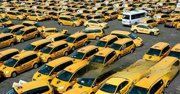 Иностранным водителям могут запретить работать в такси