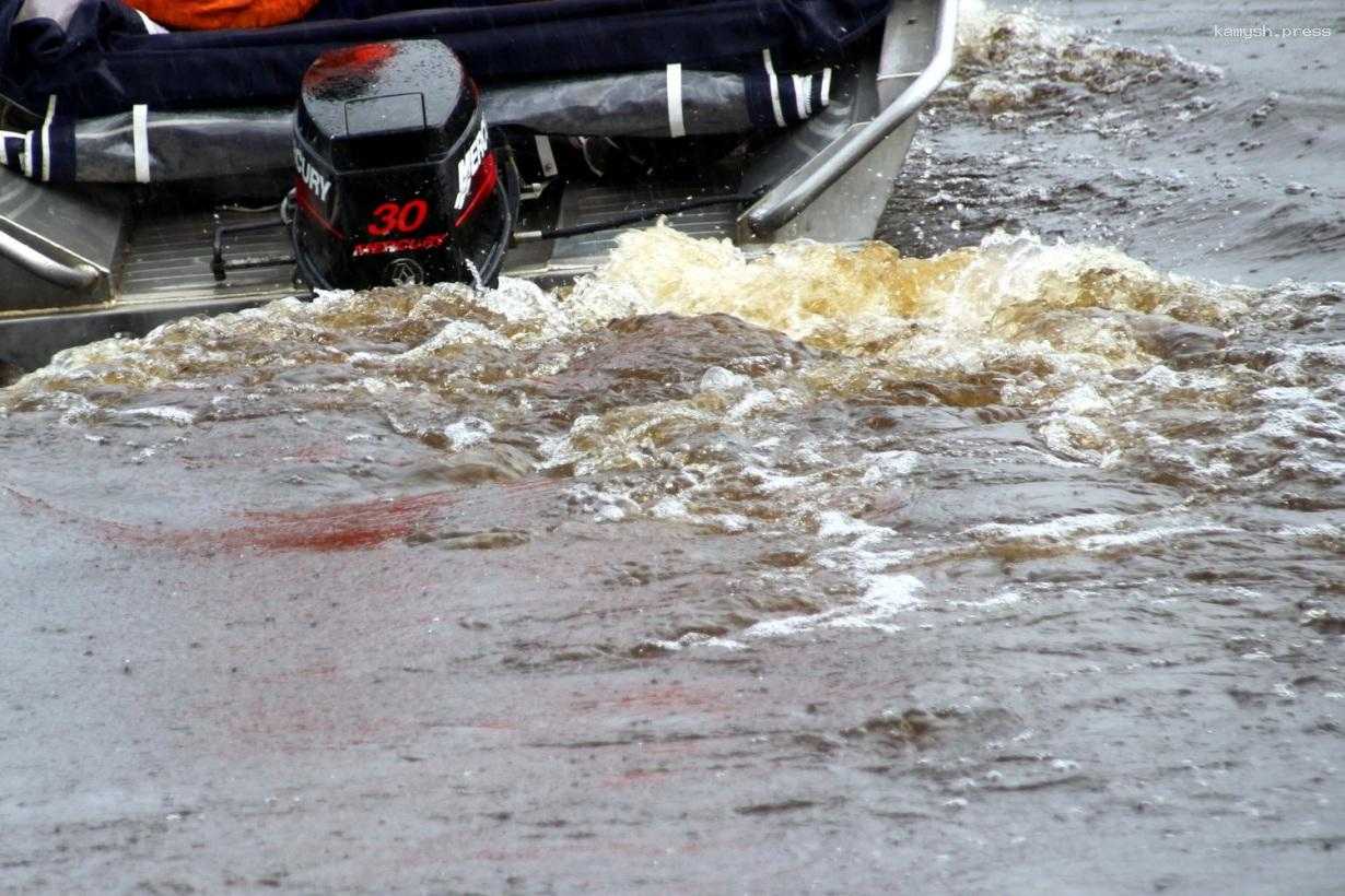Моторная лодка насмерть задавила купальщика в Волге
