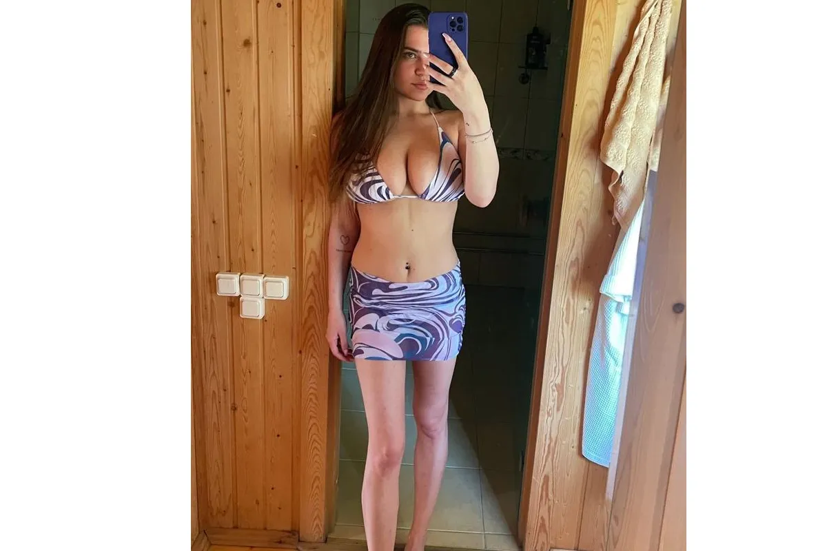 Внучка Михаила Боярского Екатерина похвасталась выдающимися формами, оголившись на камеру