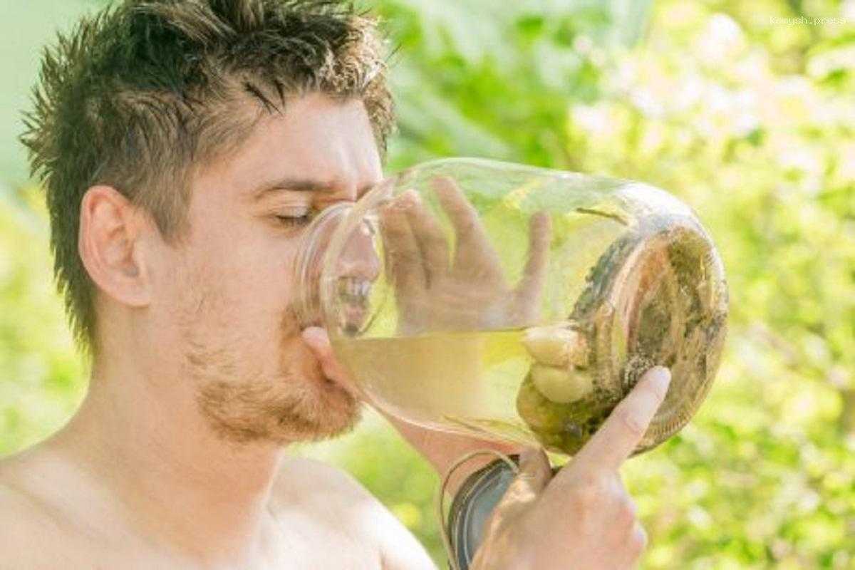 Эксперты рассказали о пользе рассола. Речь не только о снятии похмельного синдрома