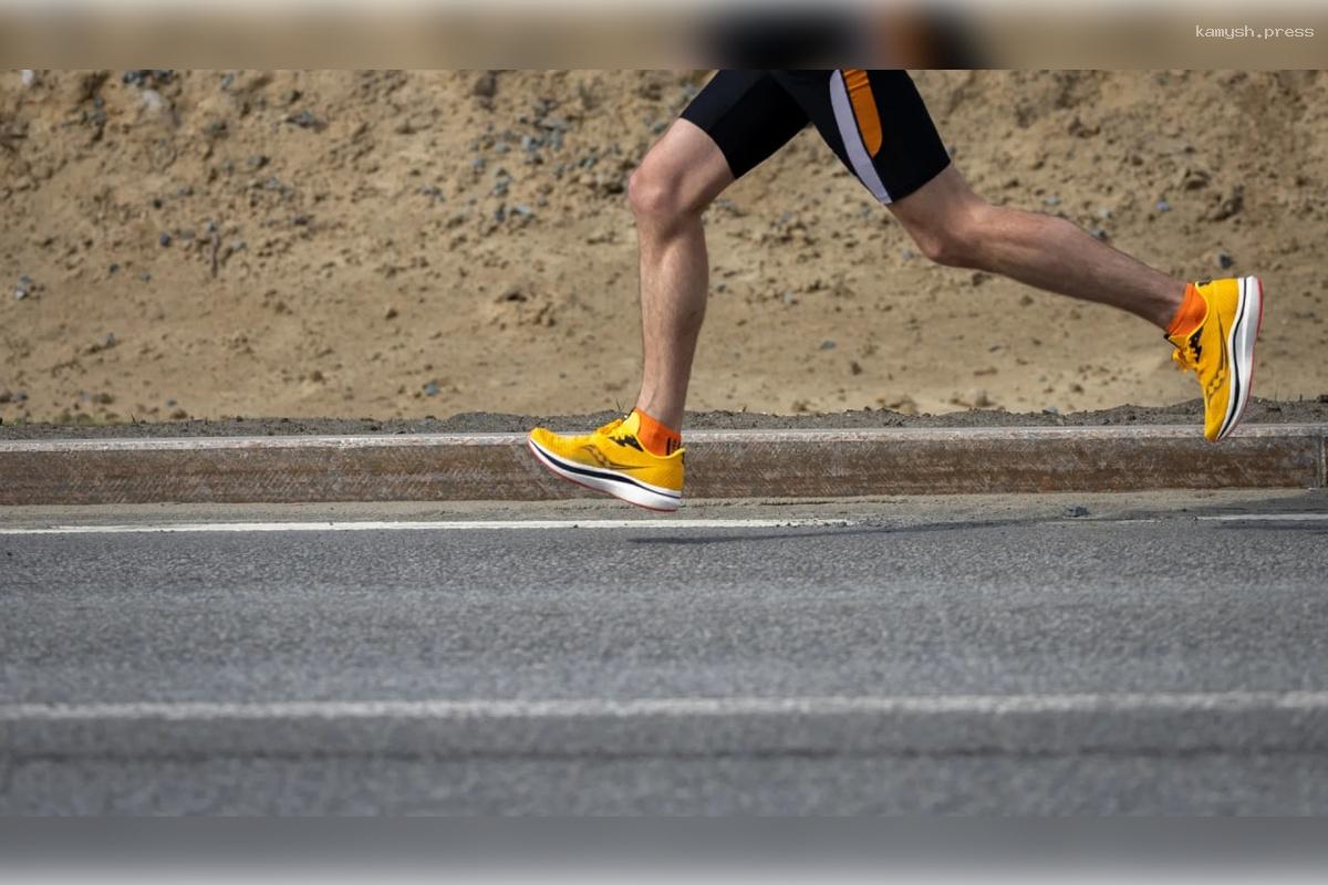 Ультрамарафонец из ЯНАО Альберт Окотэтто сделал первую остановку на пути к Ноябрьску