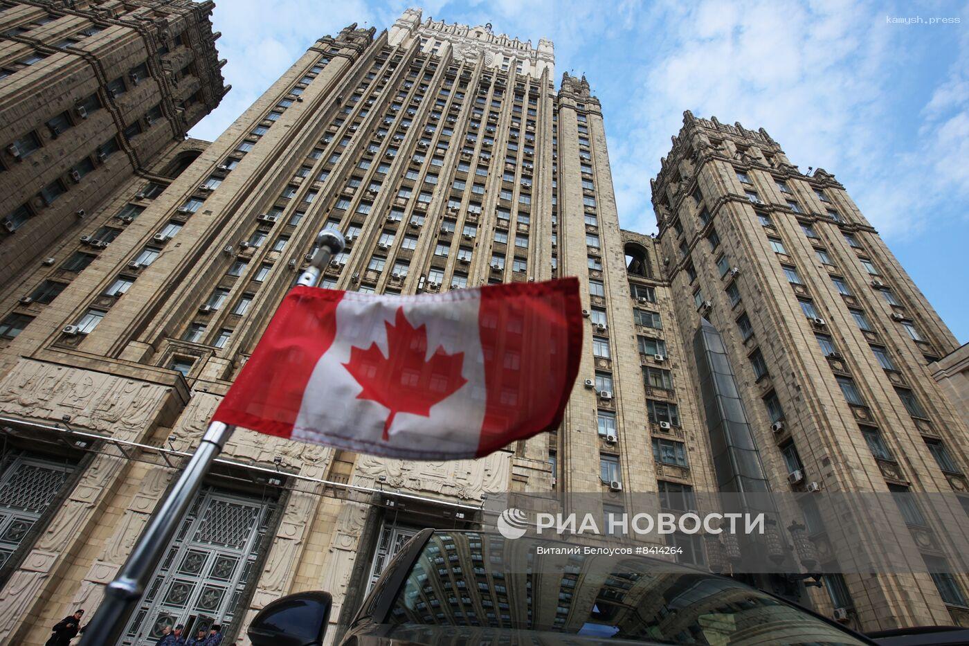 Канада призвала граждан покинуть Иран после включения КСИР в список террористов