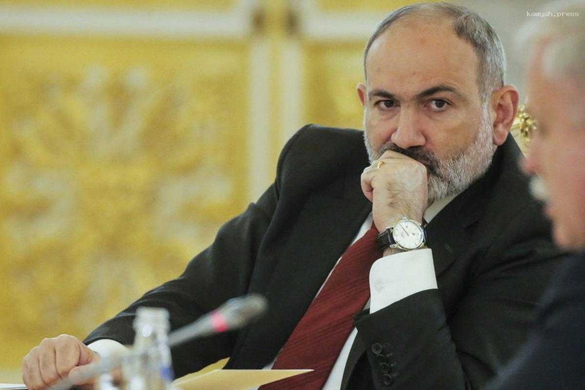 Вертолет с премьер-министром Армении совершил экстренную посадку