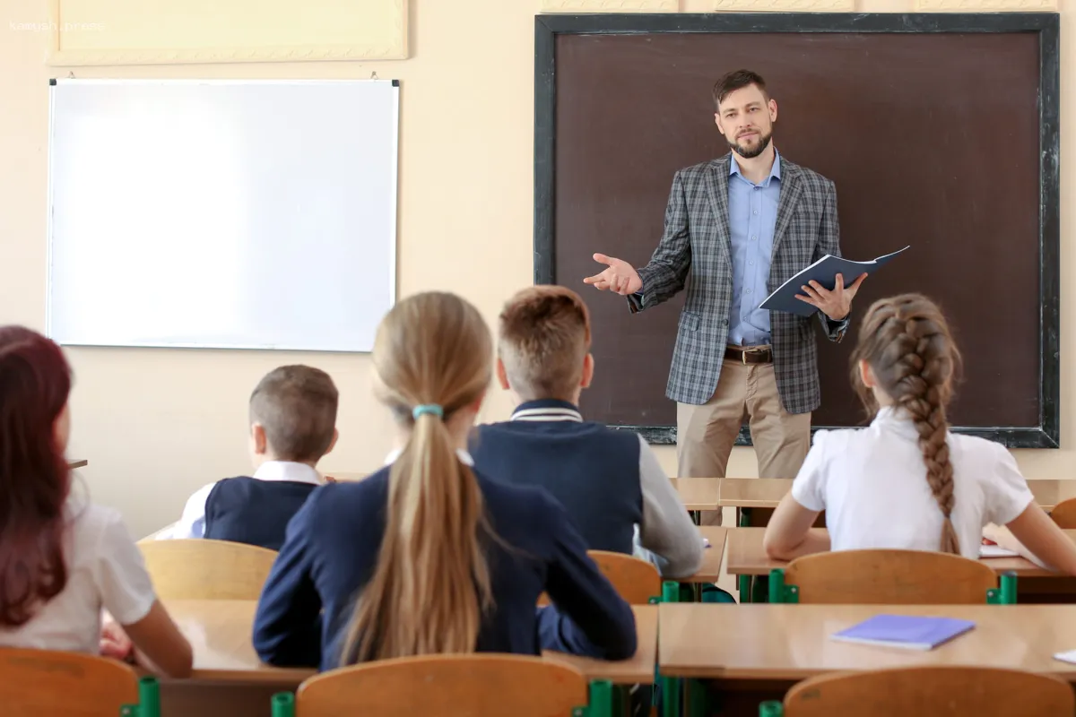 Игорь Мартынов: В Астраханской области начал действовать закон о субвенции на выплаты за классное руководство