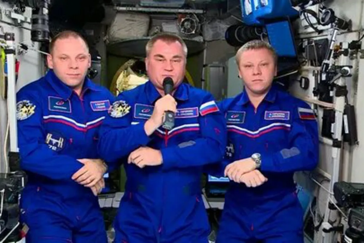 Космонавты с МКС поздравили россиян с наступающим Новым годом