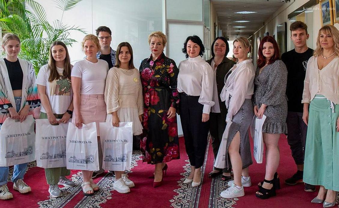 Инна Волкова встретилась со студентами-медиками, приехавшими на практику в Электросталь