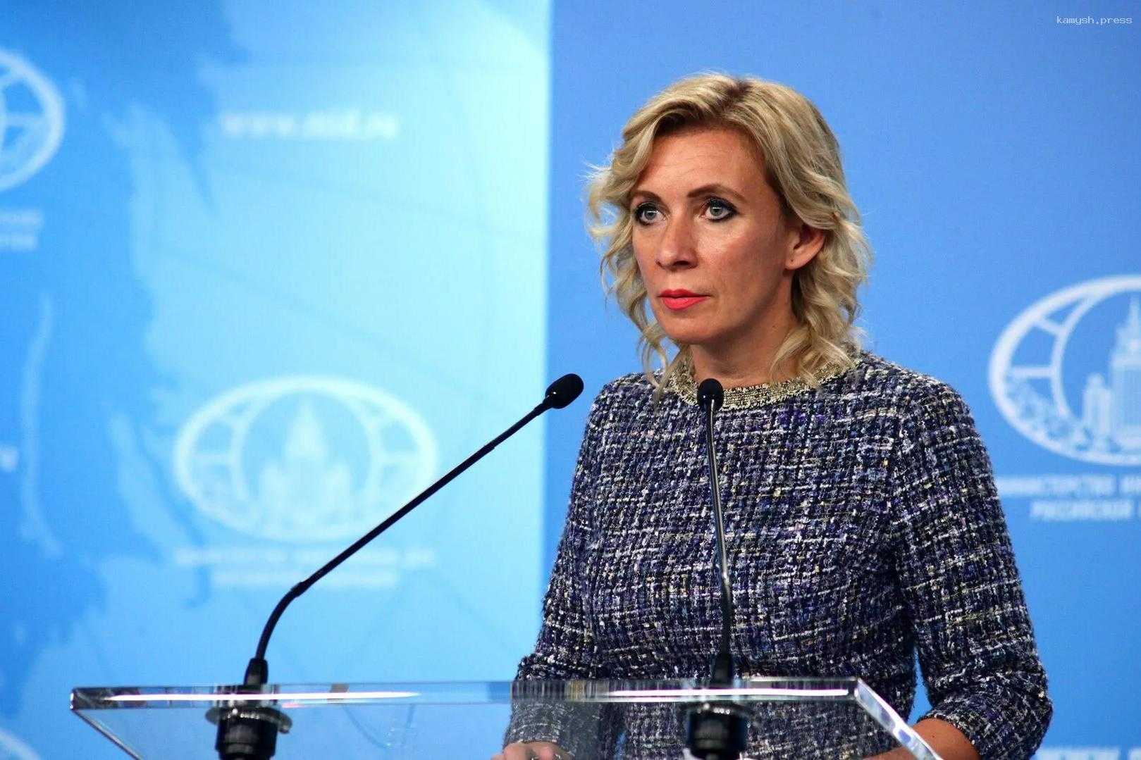 Захарова в шутку побеспокоилась за состояние Бербок