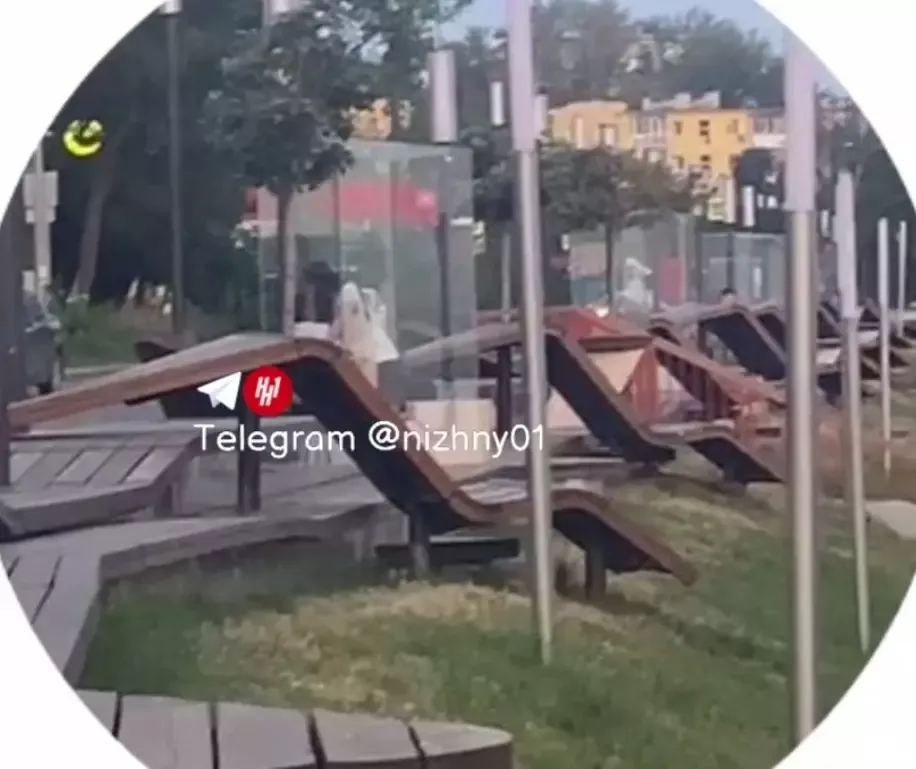 В Нижнем Новгороде пара занялась сексом в прозрачной кабинке