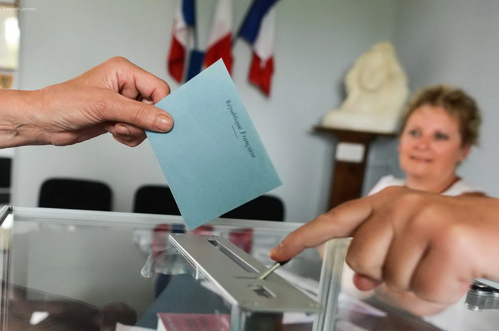 Во Франции стартовали досрочные парламентские выборы