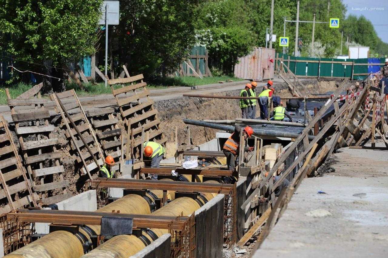 На строительстве теплового луча по улице Баррикад завершают работу на двух участках