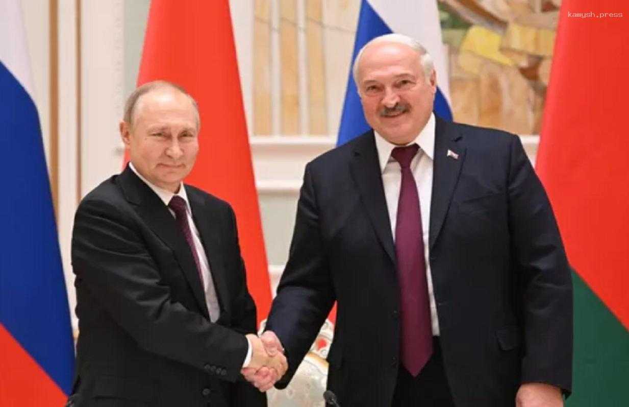 «С Путиным в Минск приехали все… Это очень плохо!» Почему так запаниковали в Киеве?