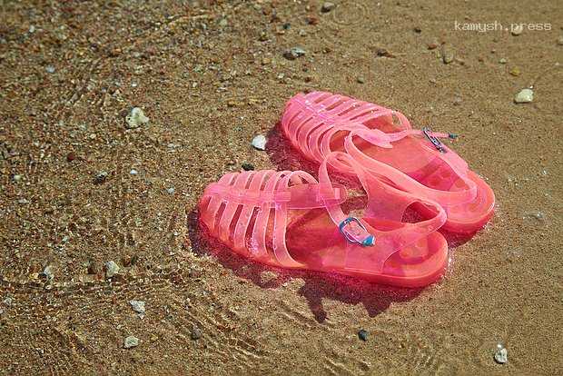 Необычная обувь из 90-х вновь стала актуальна