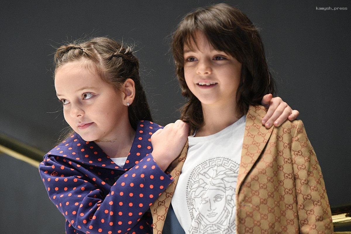 Певец Филипп Киркоров признался, что приходится быть психотерапевтом для эмоциональной дочери