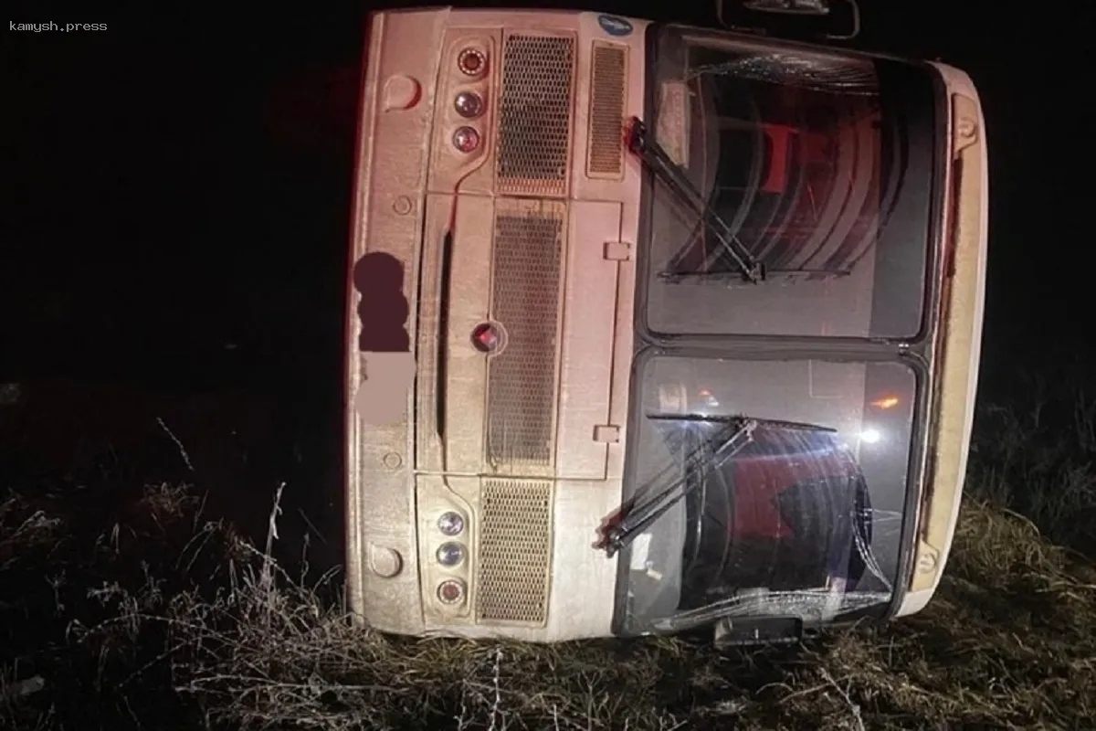 В Ростовской области опрокинулся пассажирский автобус