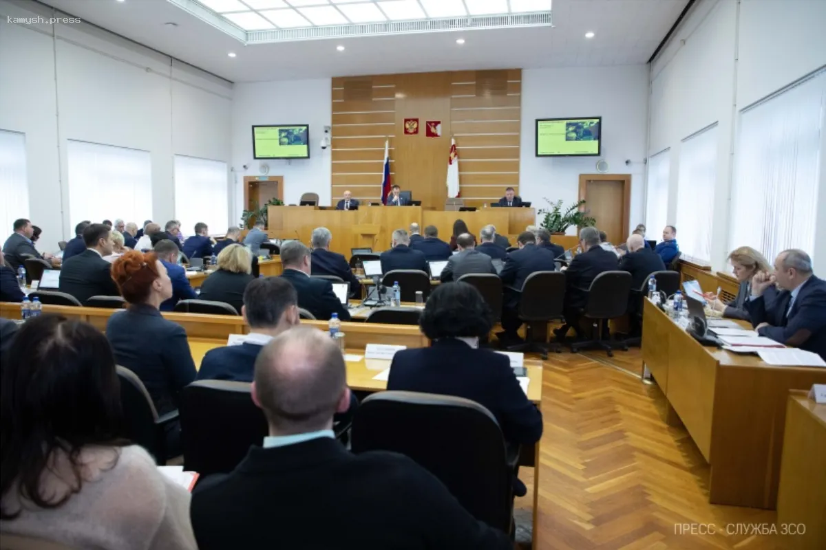 Обеспечение жильем и наставники для трудных подростков: в ЗС Вологодской области приняли новые социальные законы