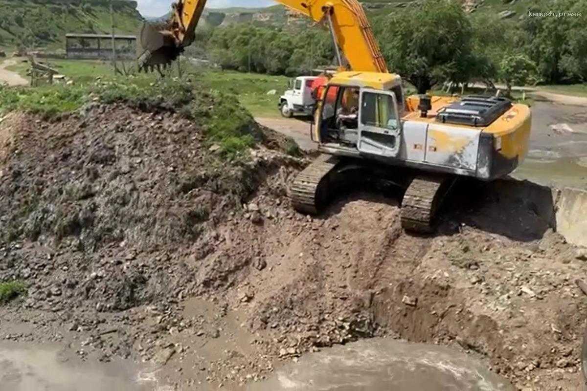 Мэр Кисловодска сообщил, что не знает, когда будет починен прорвавший водовод