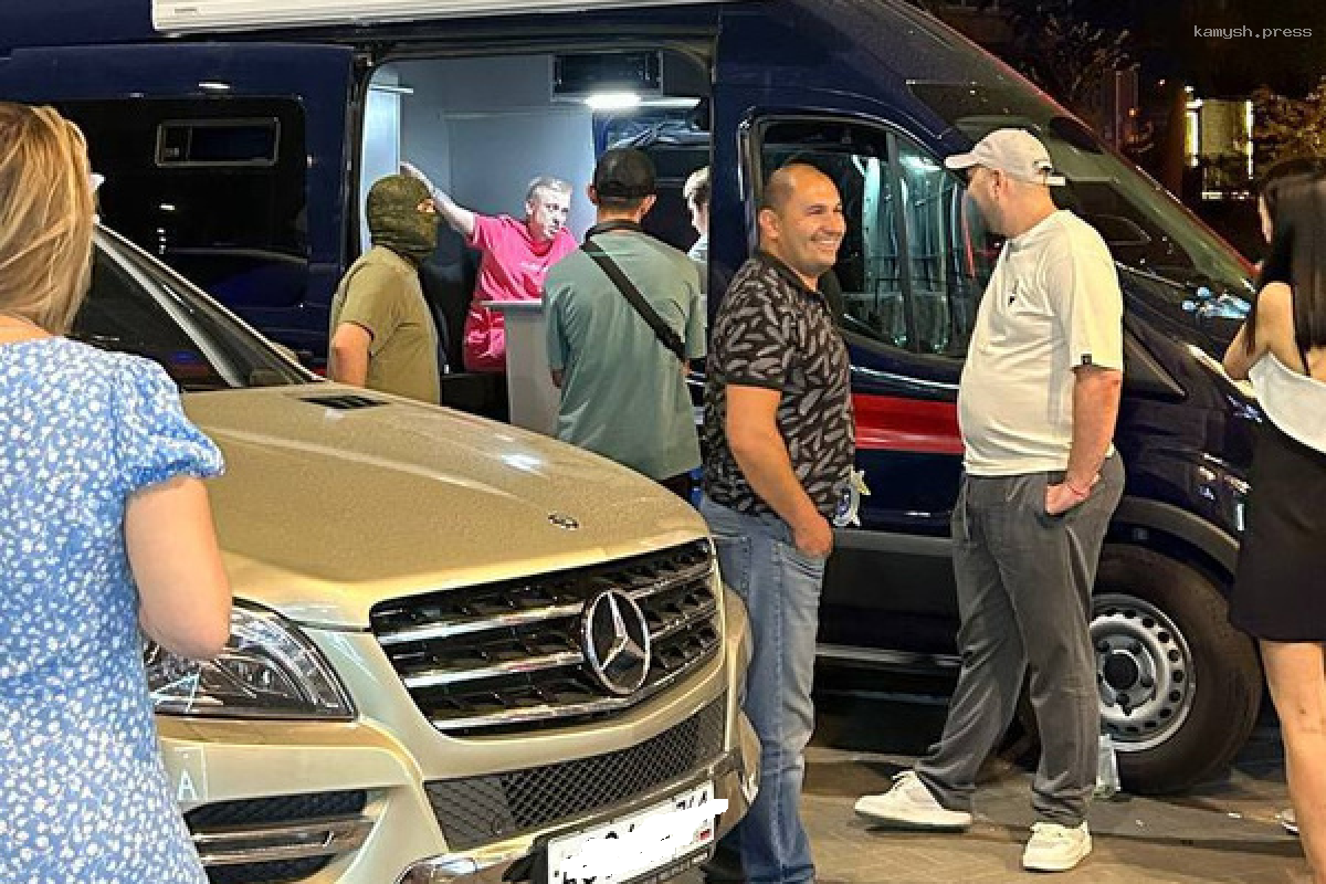 В Ростове силовики устроили проверку документов в ночном клубе