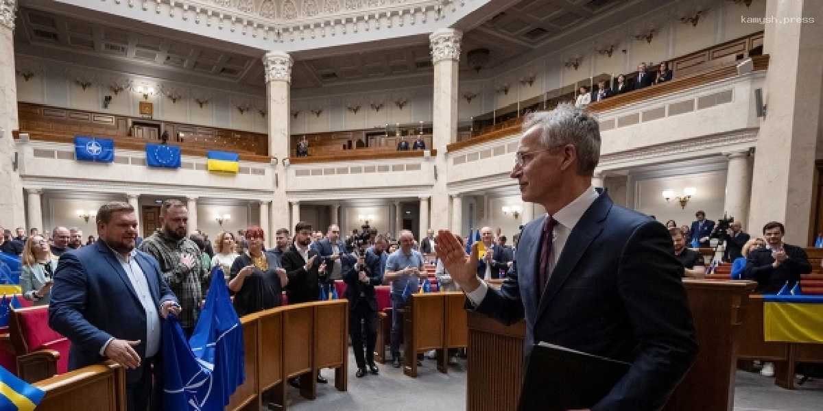Дмитрий Песков: НАТО впадает в военный экстаз