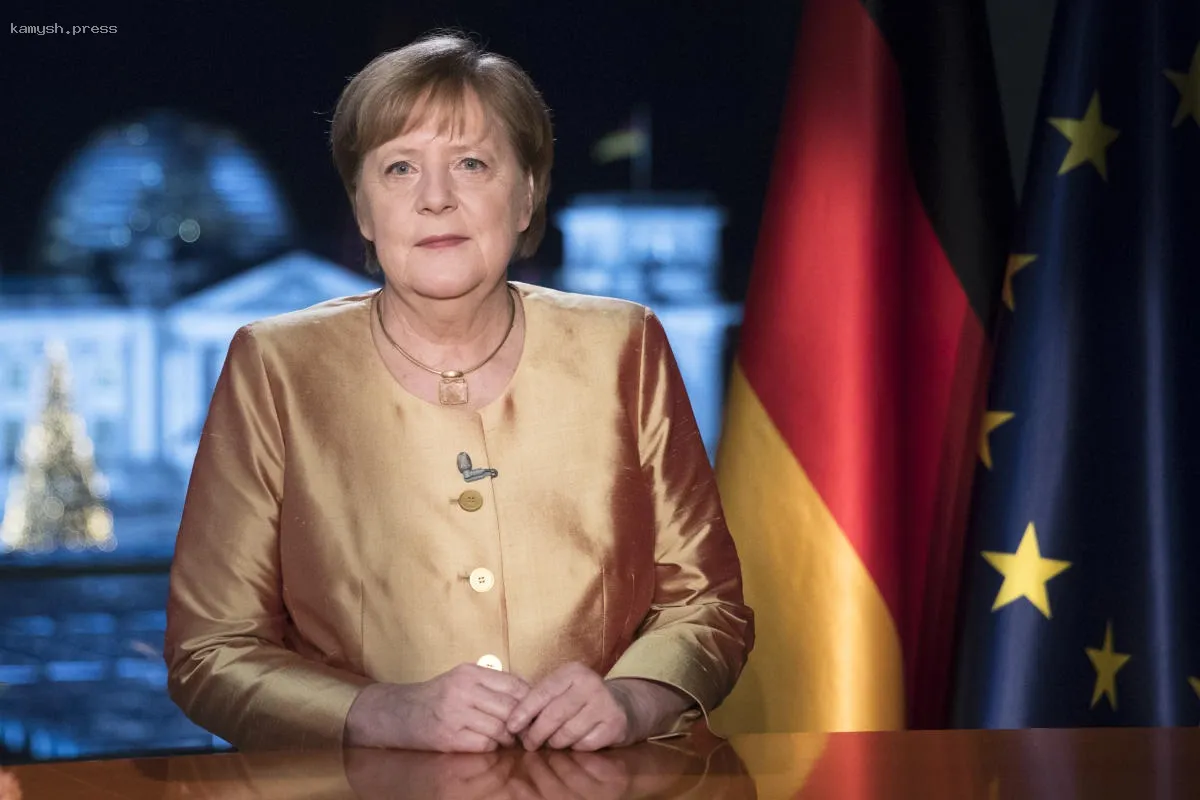 Экс-канцлер ФРГ Меркель не считает ошибочной политику в отношении беженцев последних 10 лет