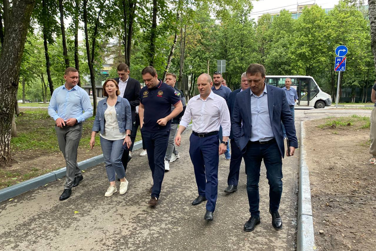 Депутат ГД Сергей Пахомов оценил ход капремонта дома в Пушкине