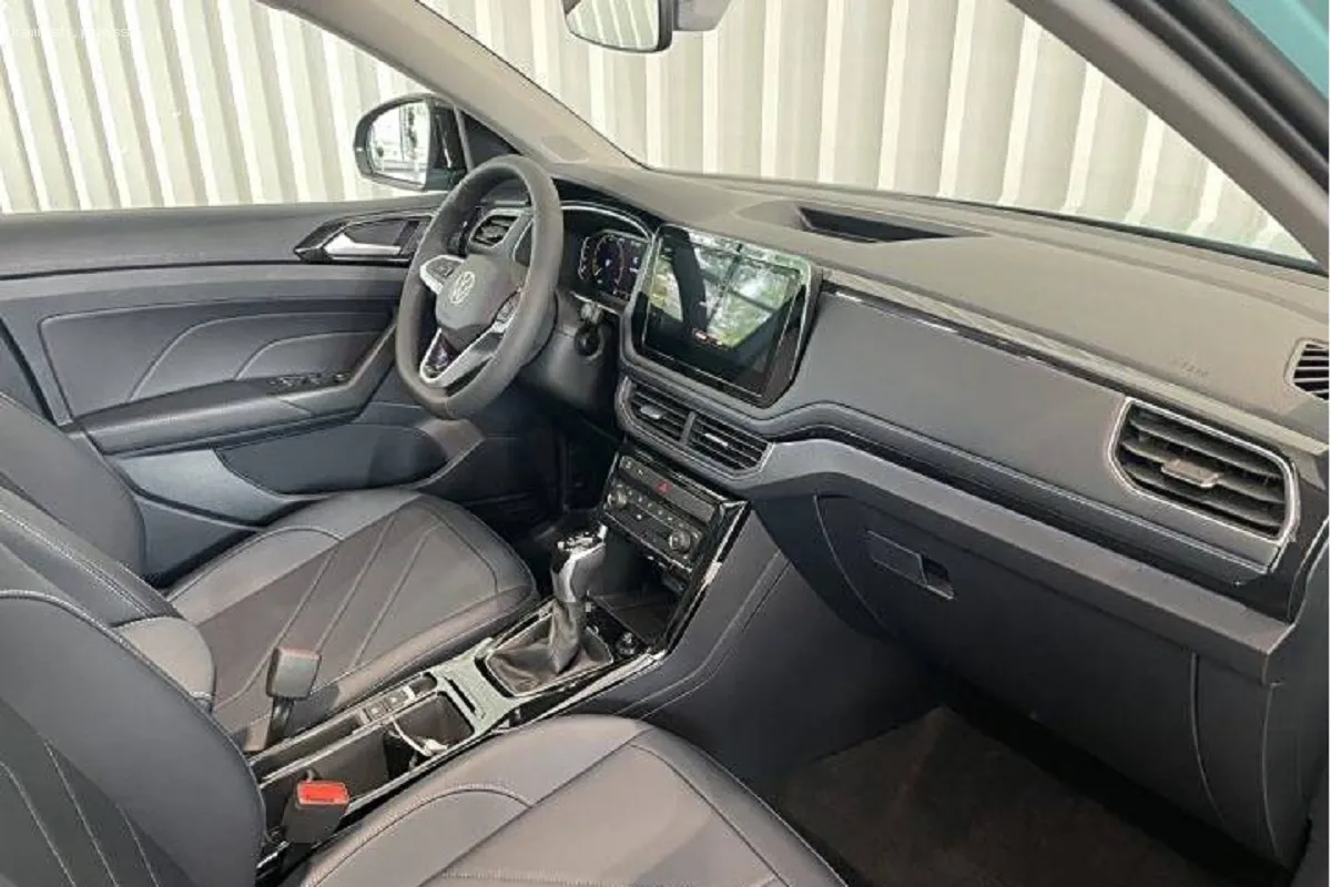 Компания Volkswagen показала салон нового бюджетного кроссовера