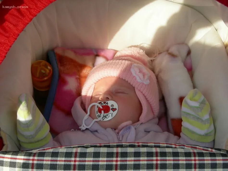 Польза или вред: что приносит ребёнку сон в коляске - объясняет сомнолог